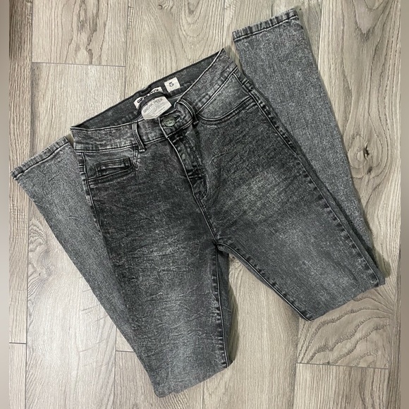 Sneak Peek Stretchy Distressed Jeans Size 5 - Picture 3 of 5